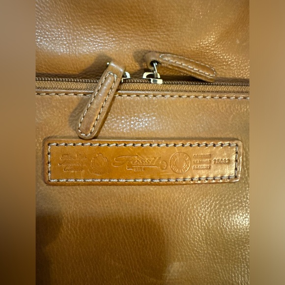 Fossil handbag purse. Soft brown leather. Zipper closures, zippered front pocket - Picture 12 of 12